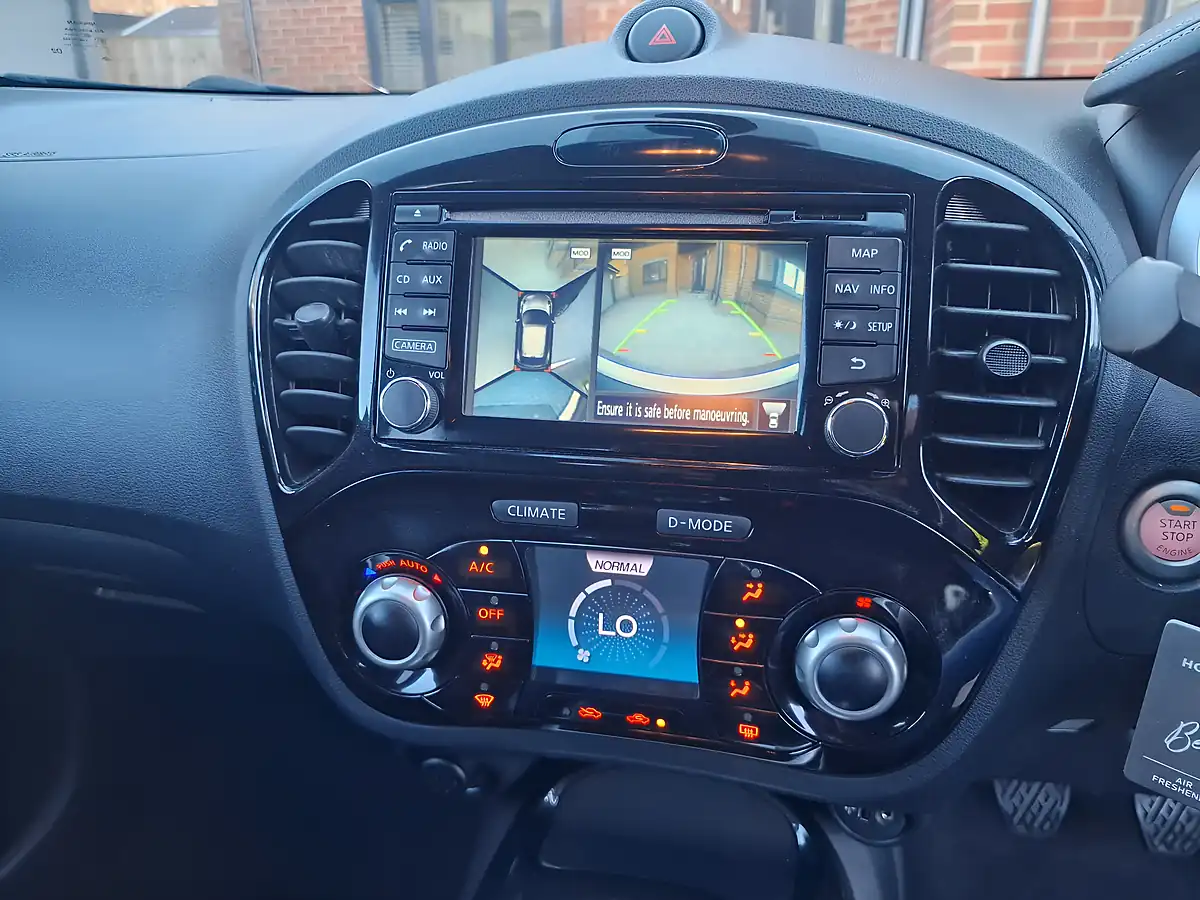 Used 2015 Nissan Juke Tekna Black - Interior and Exterior details 5