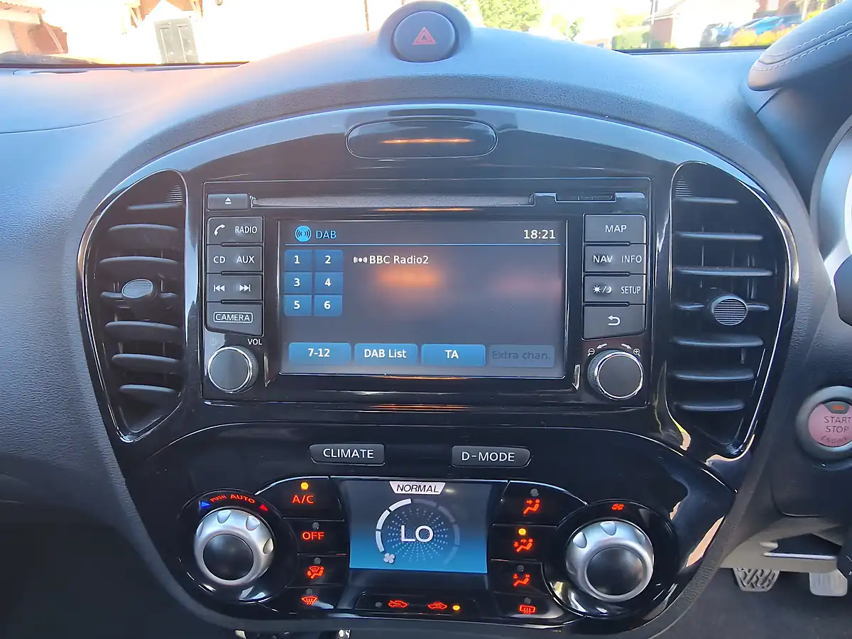 Used 2015 Nissan Juke Tekna Black - Interior and Exterior details 6