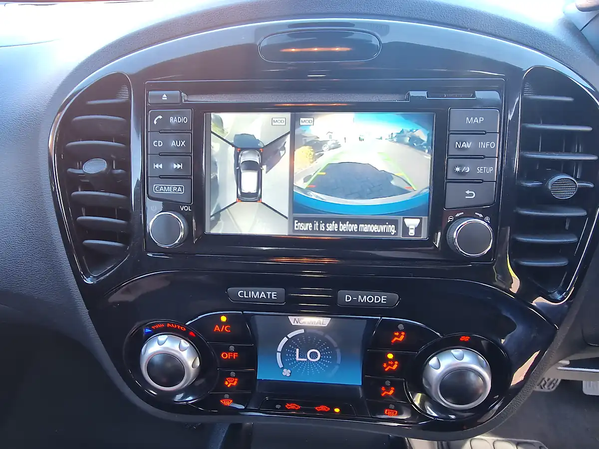 Used 2015 Nissan Juke Tekna Black - Interior and Exterior details 7
