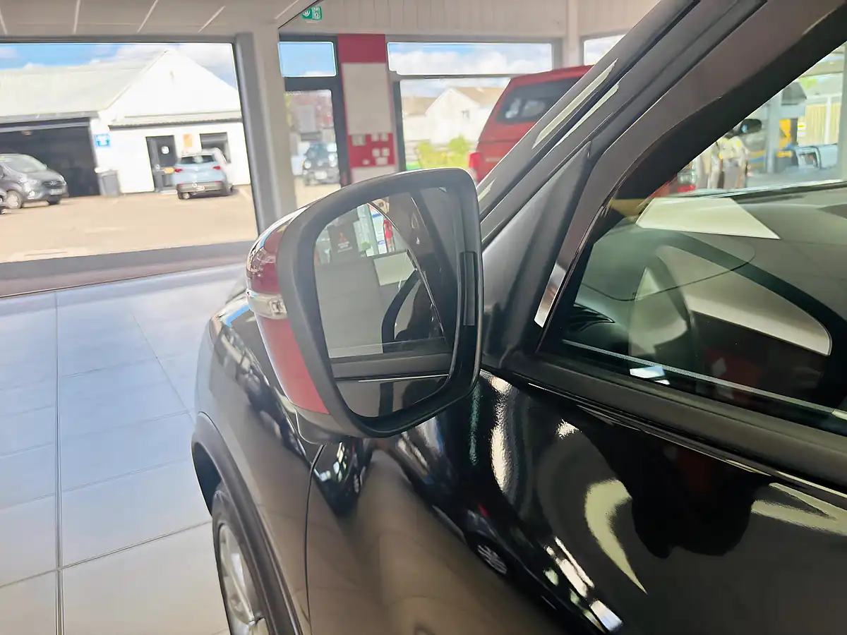 Used 2015 Nissan Juke Tekna Black - Interior and Exterior details 12