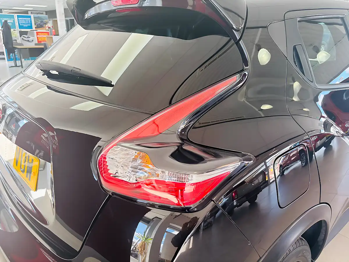 Used 2015 Nissan Juke Tekna Black - Interior and Exterior details 14