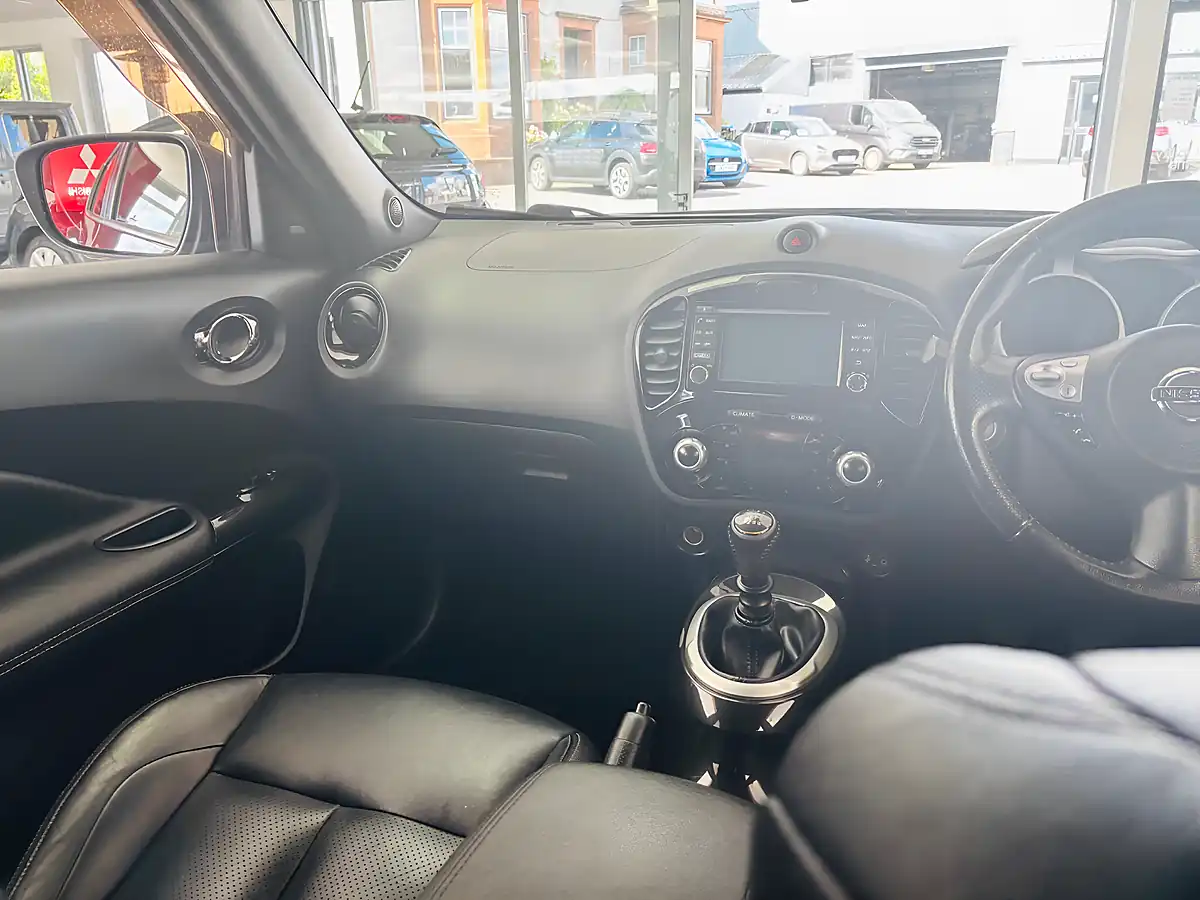 Used 2015 Nissan Juke Tekna Black - Interior and Exterior details 15