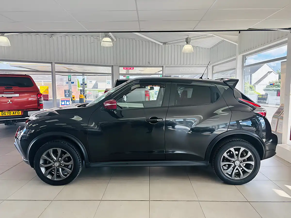 Used 2015 Nissan Juke Tekna Black - Interior and Exterior details 4
