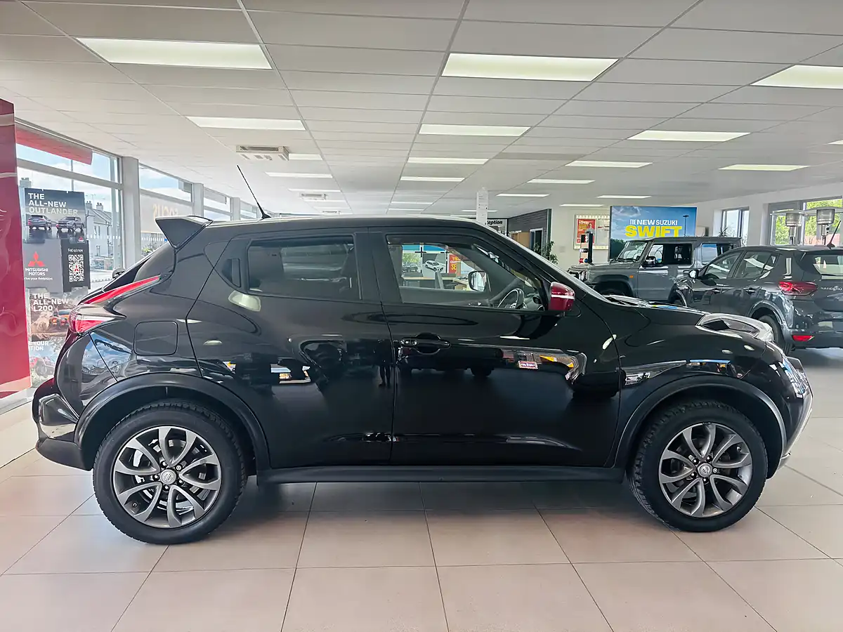 Used 2015 Nissan Juke Tekna Black - Interior and Exterior details 5