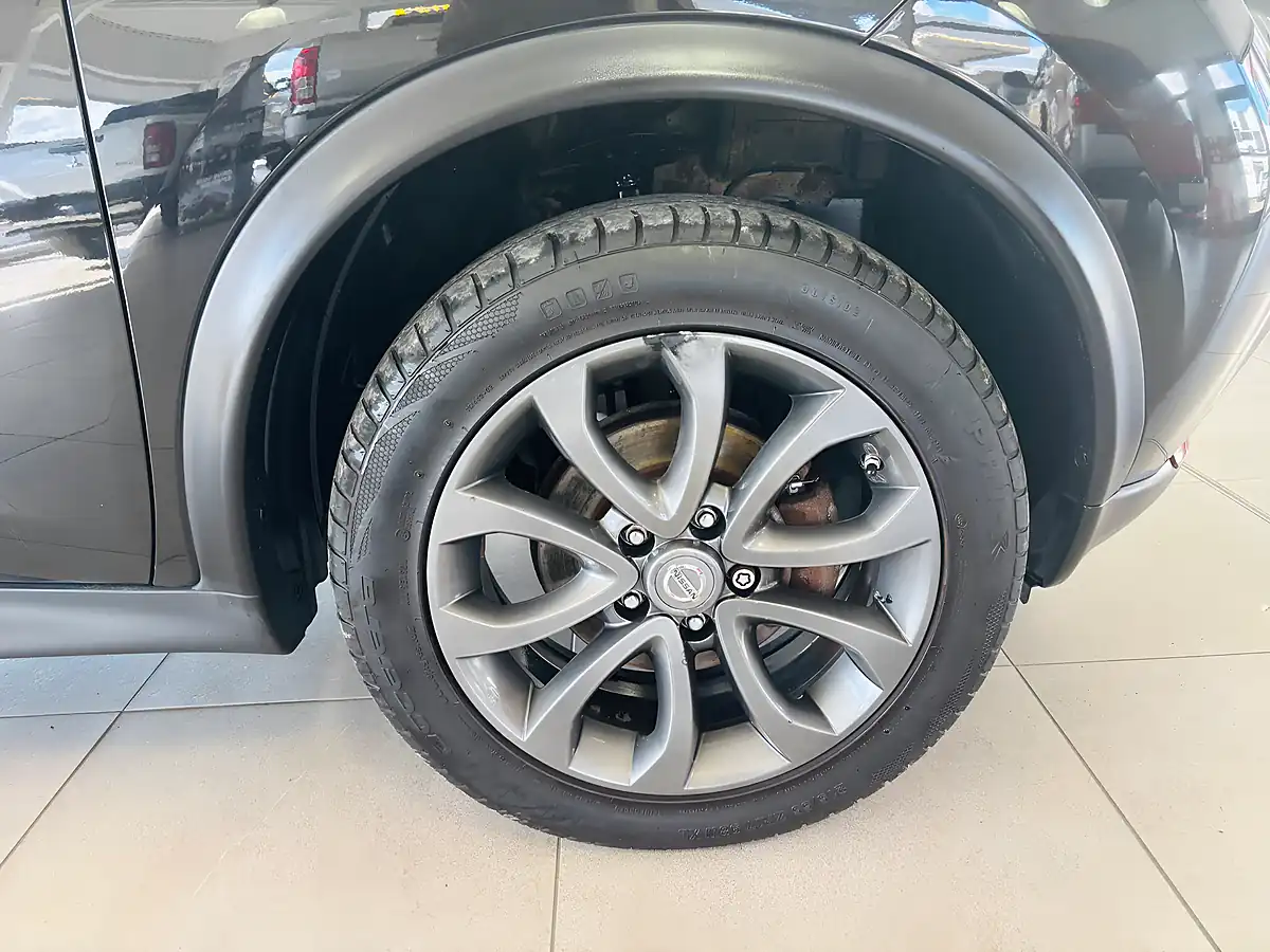 Used 2015 Nissan Juke Tekna Black - Interior and Exterior details 8
