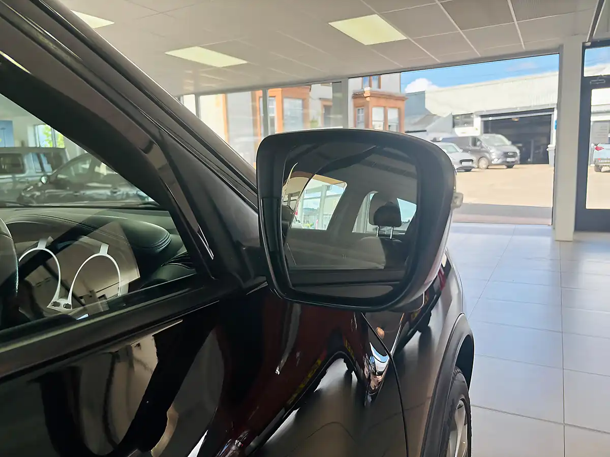 Used 2015 Nissan Juke Tekna Black - Interior and Exterior details 9