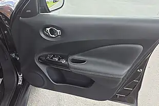 Used 2015 Nissan Juke Tekna Black - Interior and Exterior details 10
