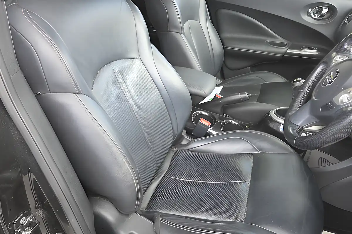 Used 2015 Nissan Juke Tekna Black - Interior and Exterior details 11
