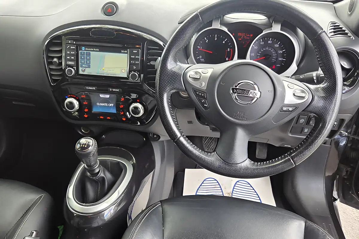 Used 2015 Nissan Juke Tekna Black - Interior and Exterior details 13