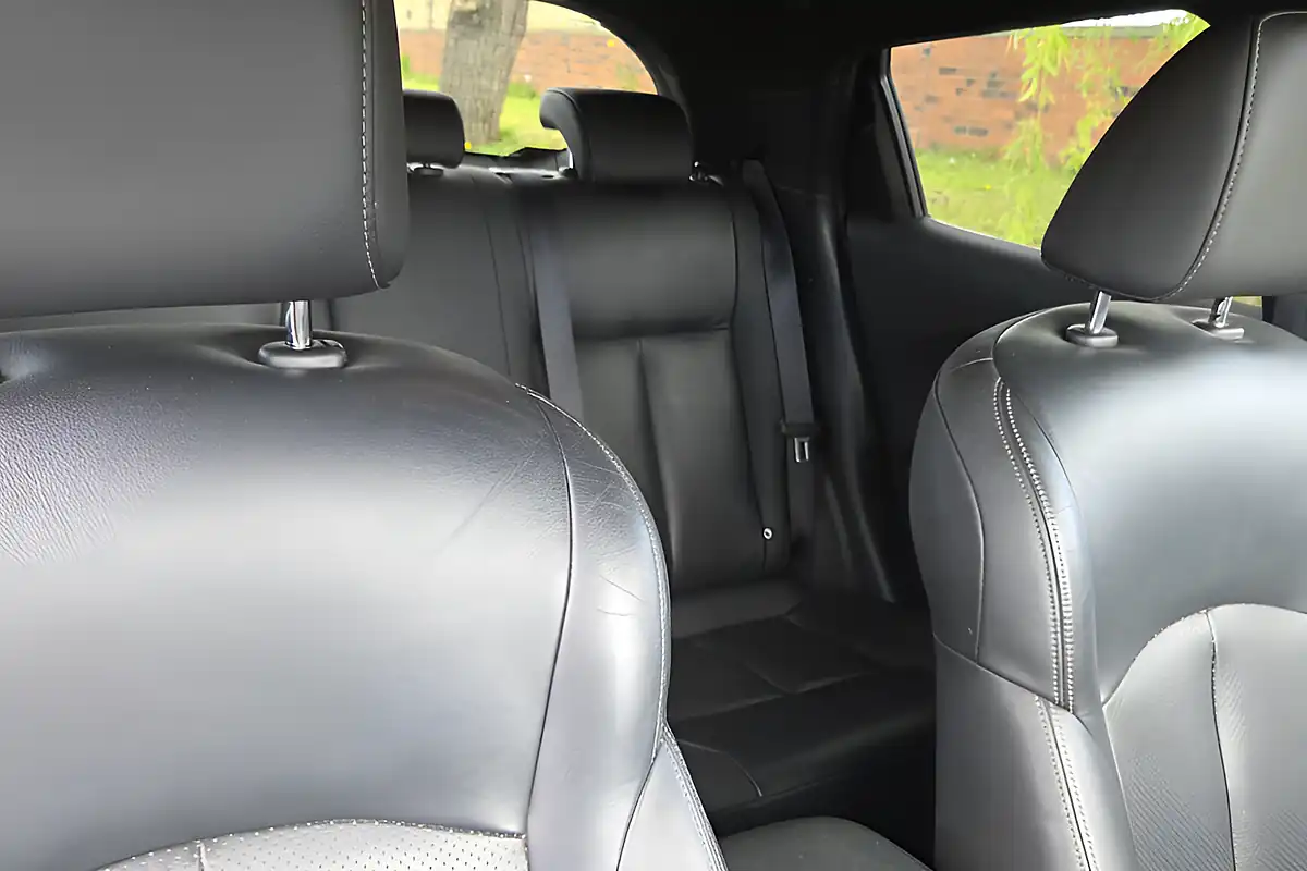 Used 2015 Nissan Juke Tekna Black - Interior and Exterior details 14