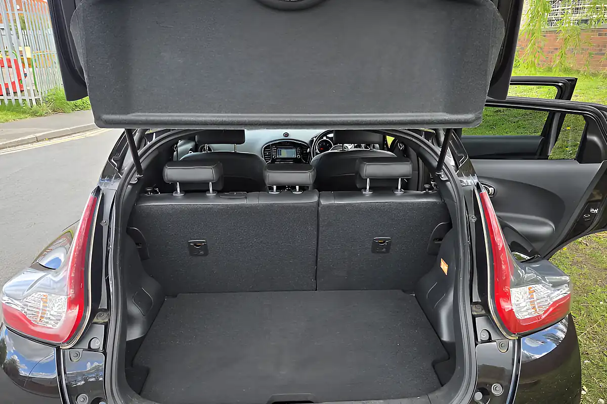 Used 2015 Nissan Juke Tekna Black - Interior and Exterior details 15