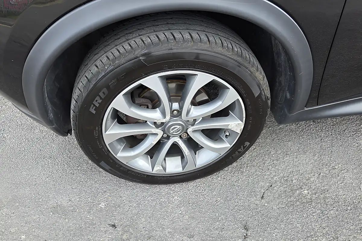 Used 2015 Nissan Juke Tekna Black - Interior and Exterior details 9