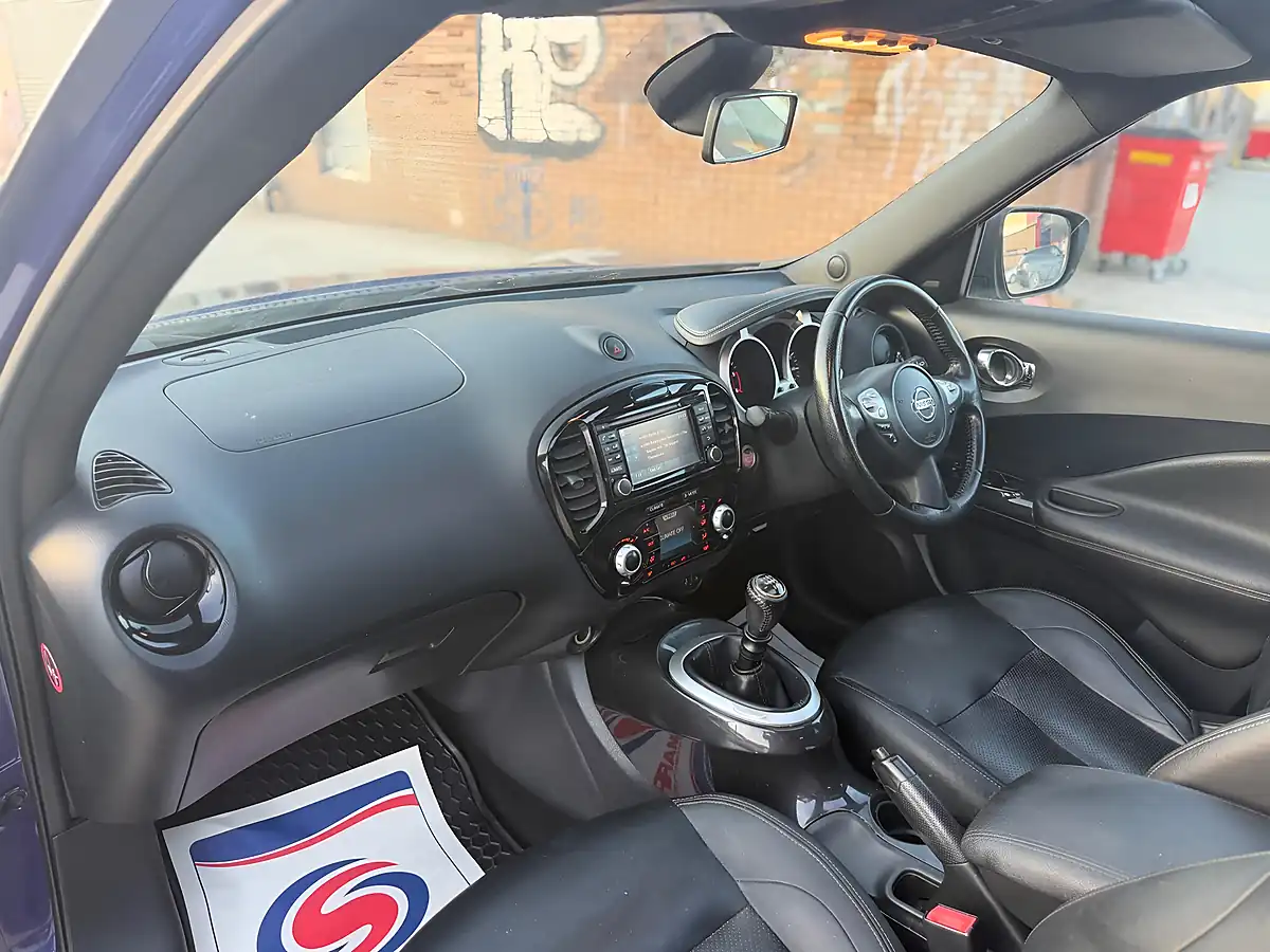 Used 2015 Nissan Juke Tekna Blue - Interior and Exterior details 11
