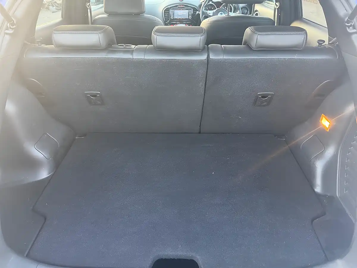 Used 2015 Nissan Juke Tekna Blue - Interior and Exterior details 13