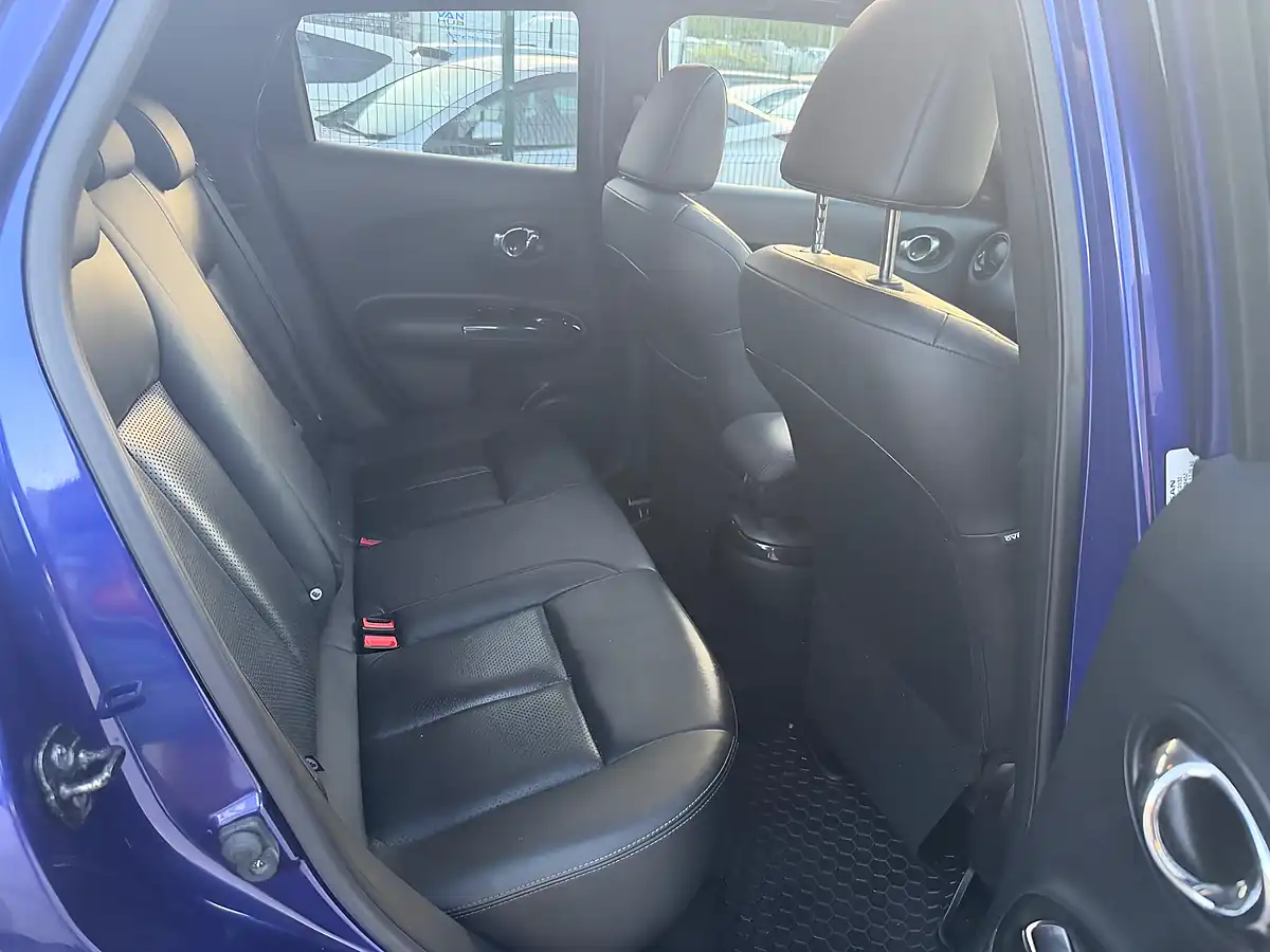 Used 2015 Nissan Juke Tekna Blue - Interior and Exterior details 15