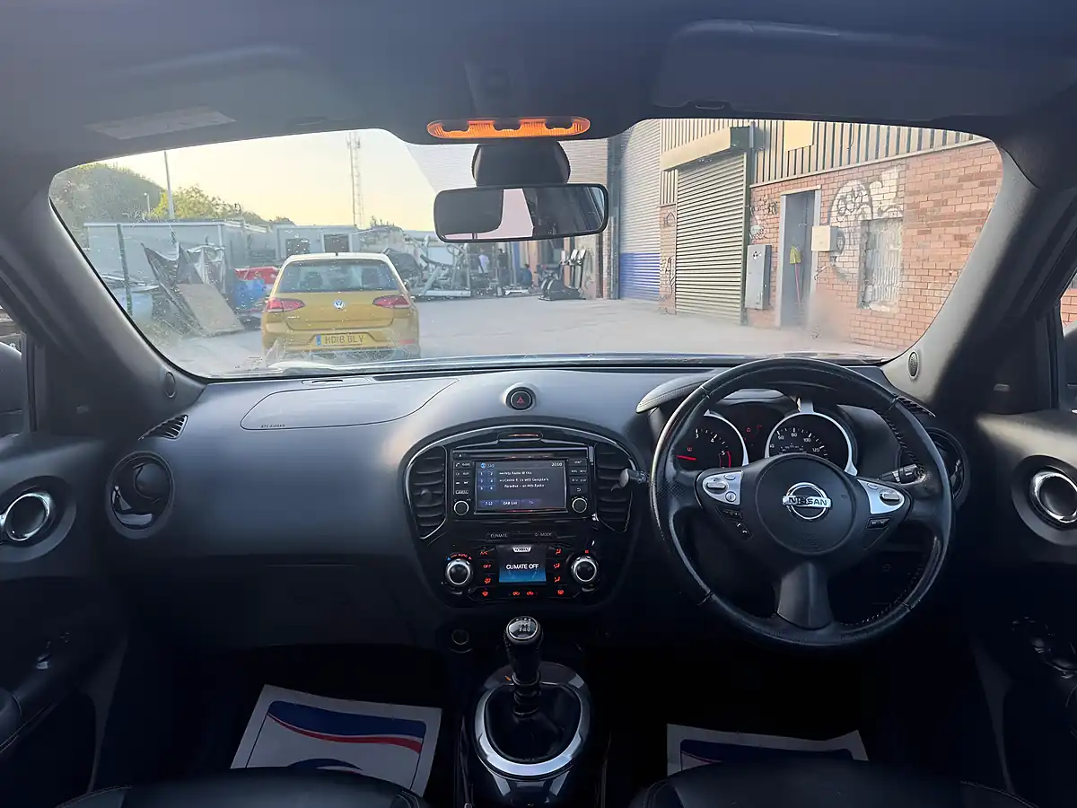 Used 2015 Nissan Juke Tekna Blue - Interior and Exterior details 16