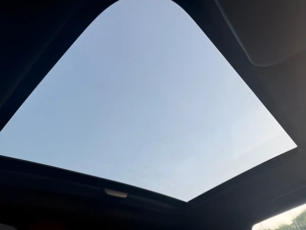 Used 2015 Nissan Juke Tekna Blue - Interior and Exterior details 17