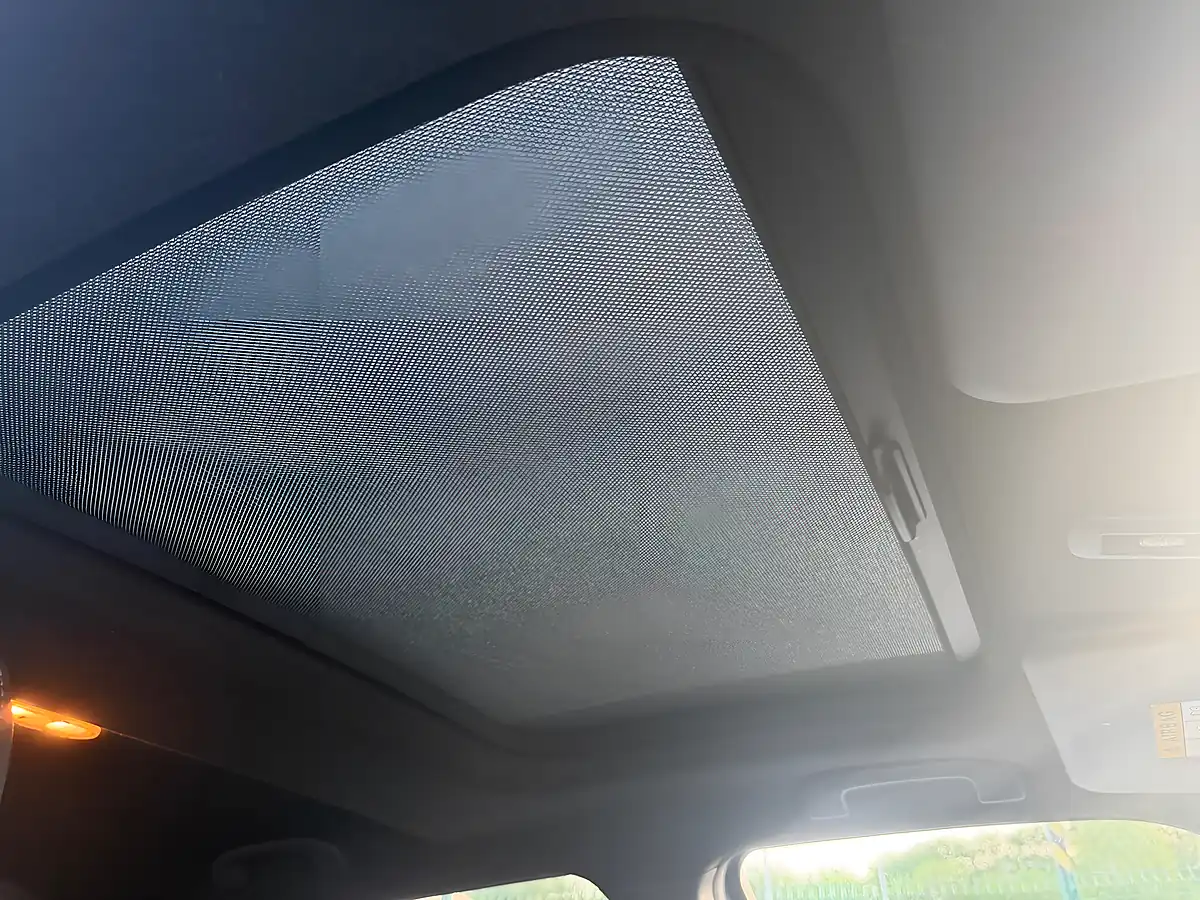 Used 2015 Nissan Juke Tekna Blue - Interior and Exterior details 20