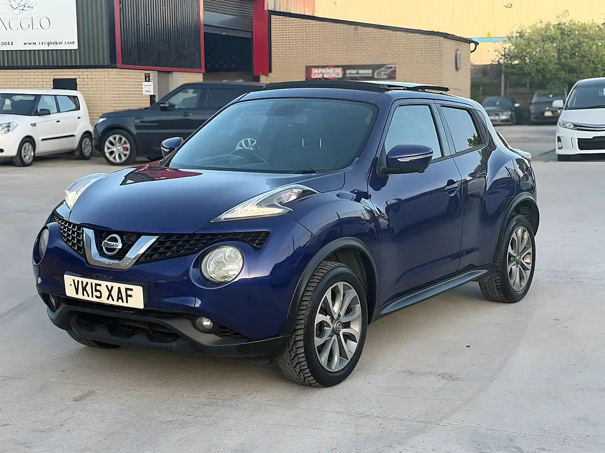 Used 2015 Nissan Juke Tekna Blue - Interior and Exterior details 3
