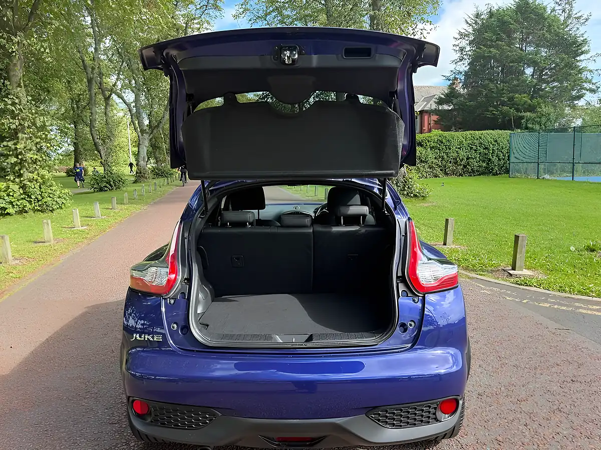 Used 2015 Nissan Juke Tekna Blue - Interior and Exterior details 11