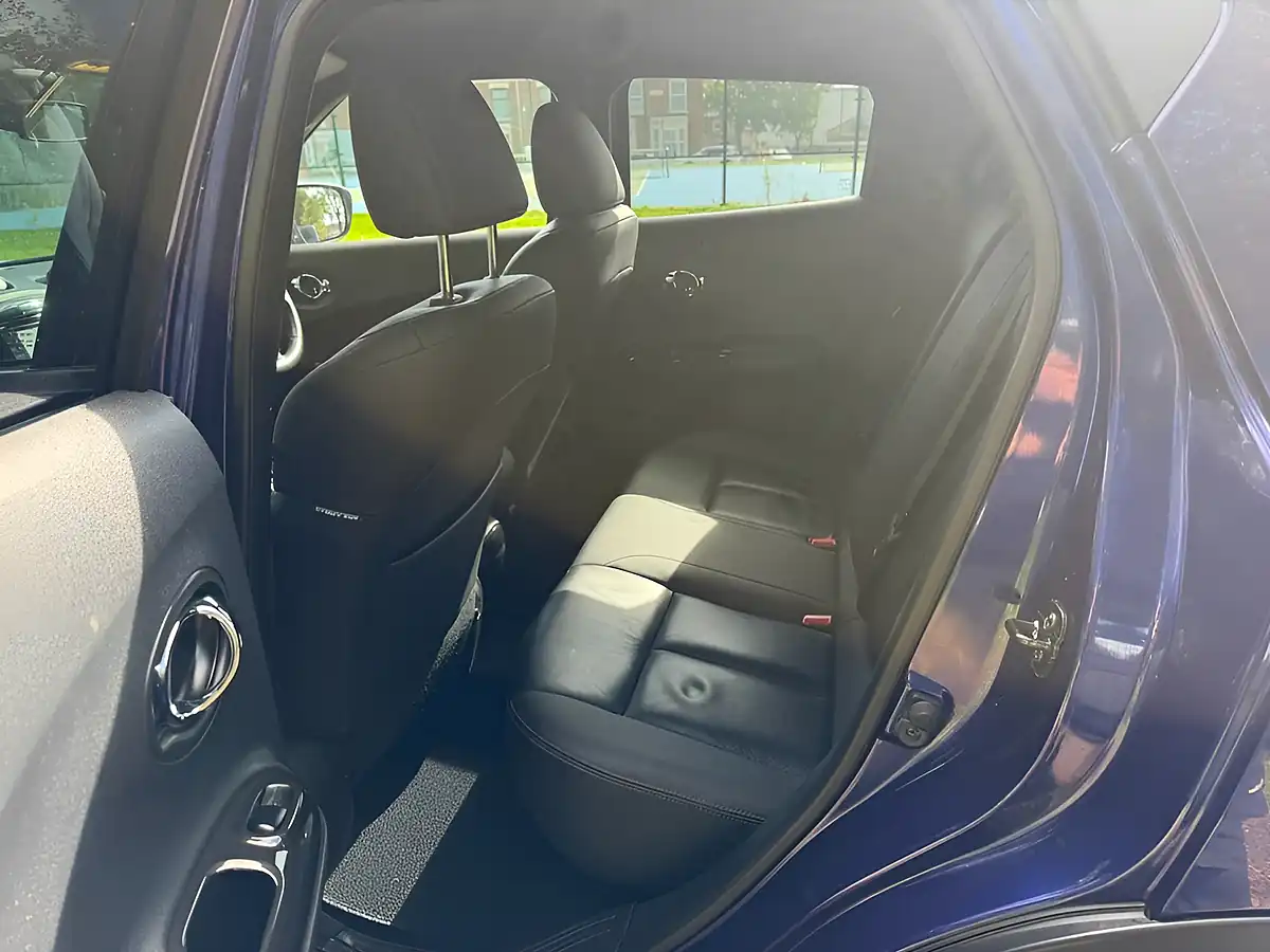 Used 2015 Nissan Juke Tekna Blue - Interior and Exterior details 12