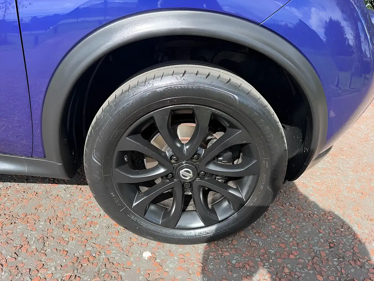 Used 2015 Nissan Juke Tekna Blue - Interior and Exterior details 14