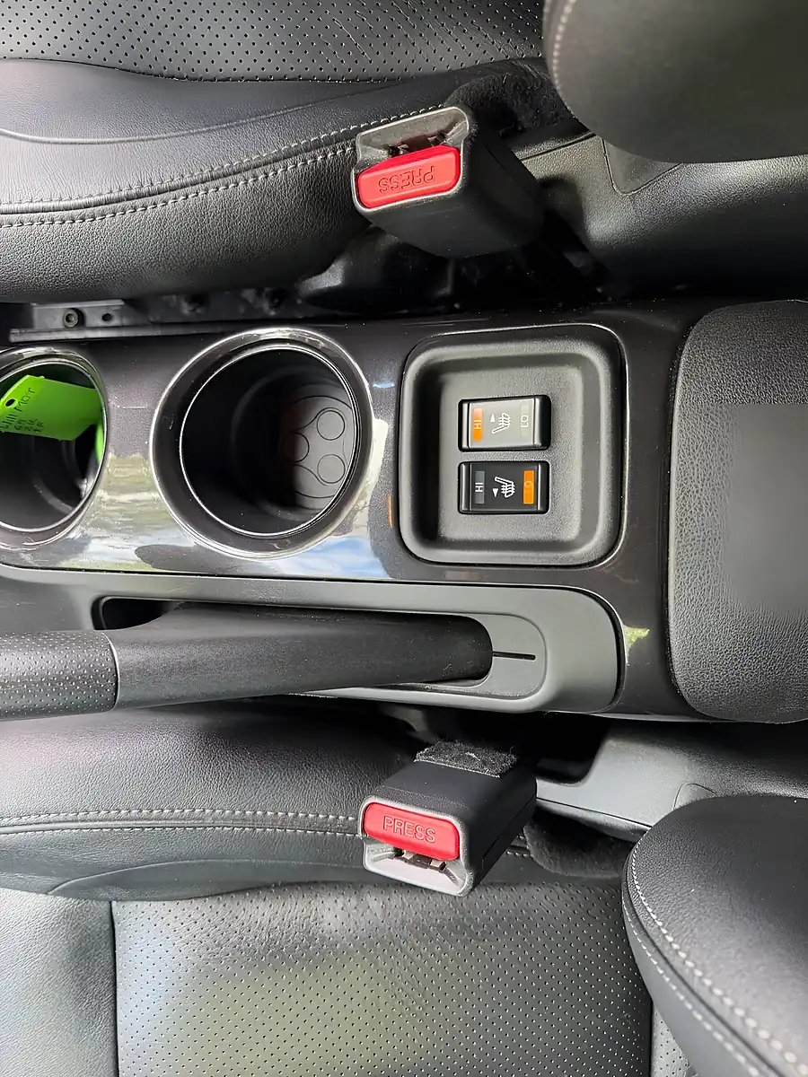 Used 2015 Nissan Juke Tekna Blue - Interior and Exterior details 20