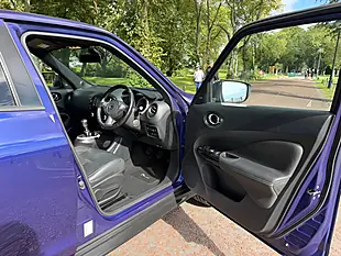 Used 2015 Nissan Juke Tekna Blue - Interior and Exterior details 9