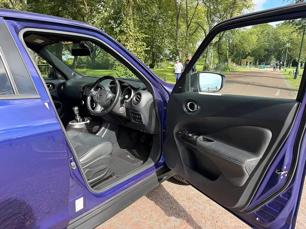 Used 2015 Nissan Juke Tekna Blue - Interior and Exterior details 9