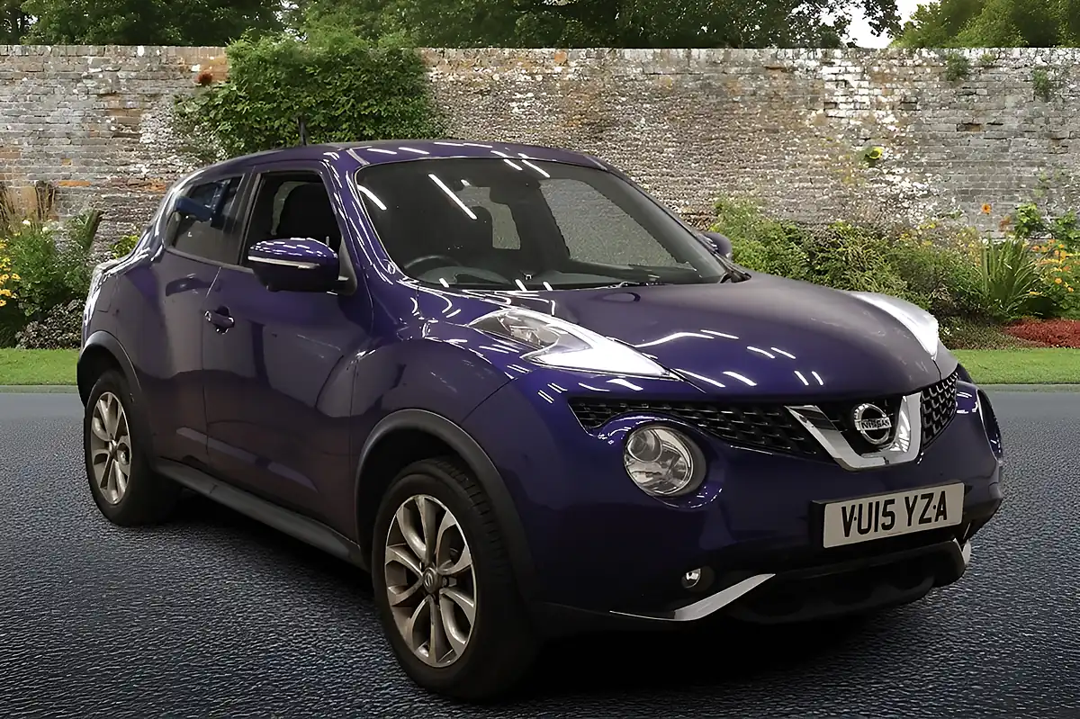 Used 2015 Nissan Juke Tekna Blue - Front View