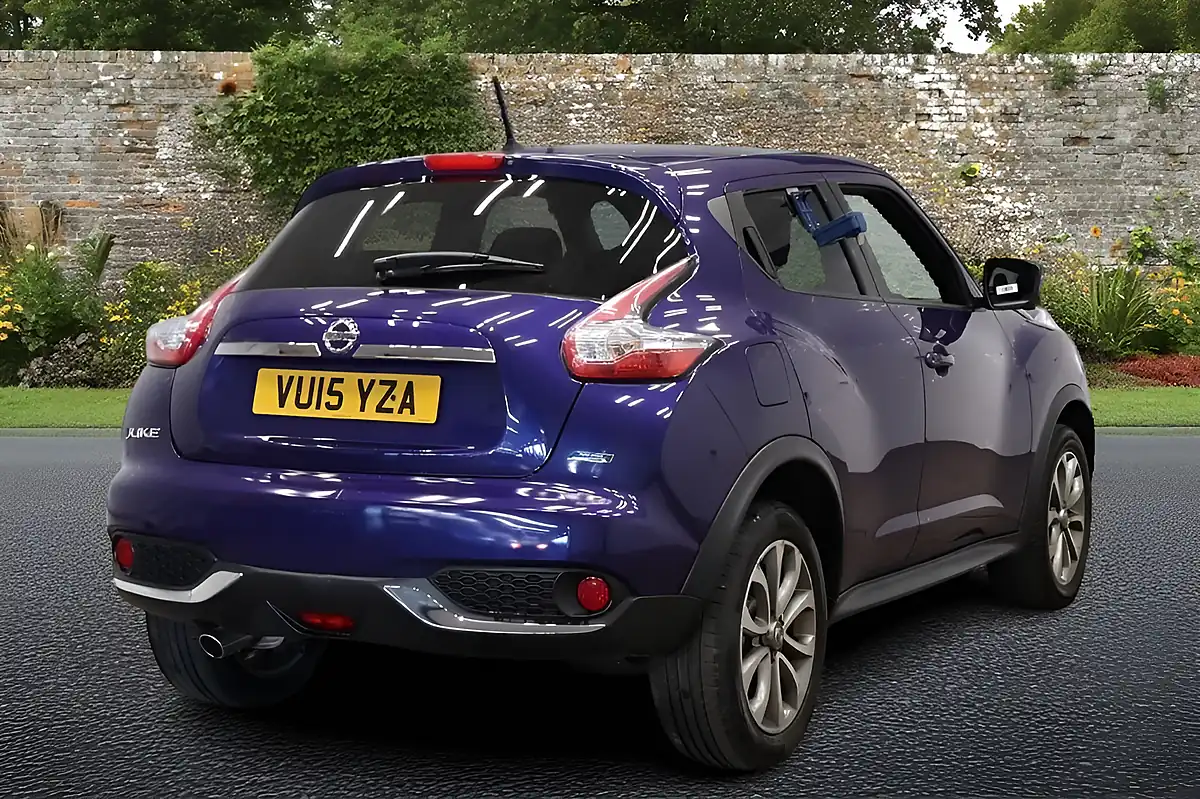 Used 2015 Nissan Juke Tekna Blue - Interior and Exterior details 4