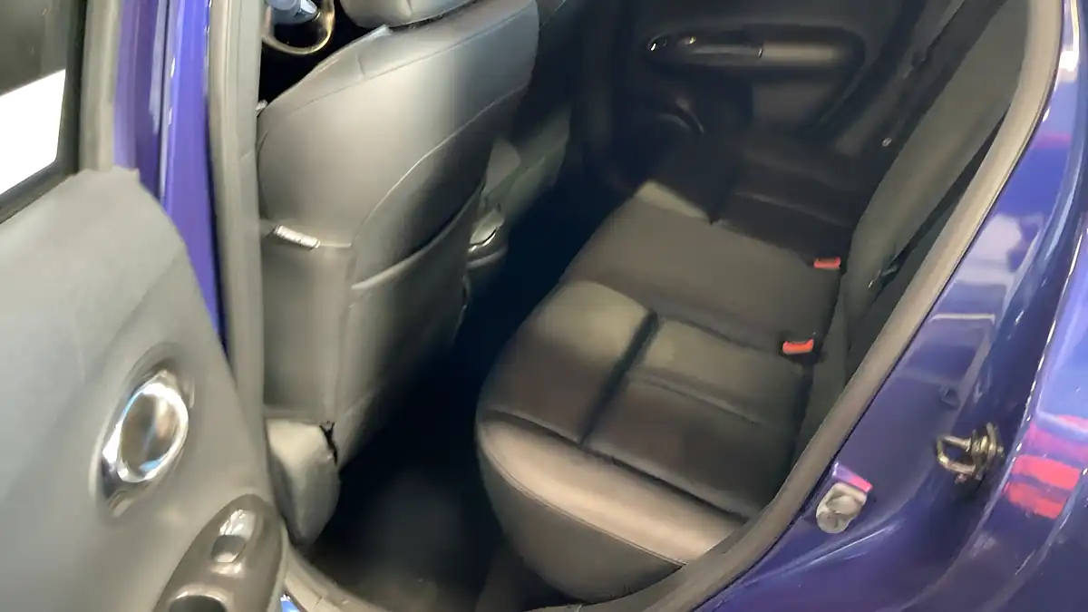 Used 2015 Nissan Juke Tekna Blue - Interior and Exterior details 7