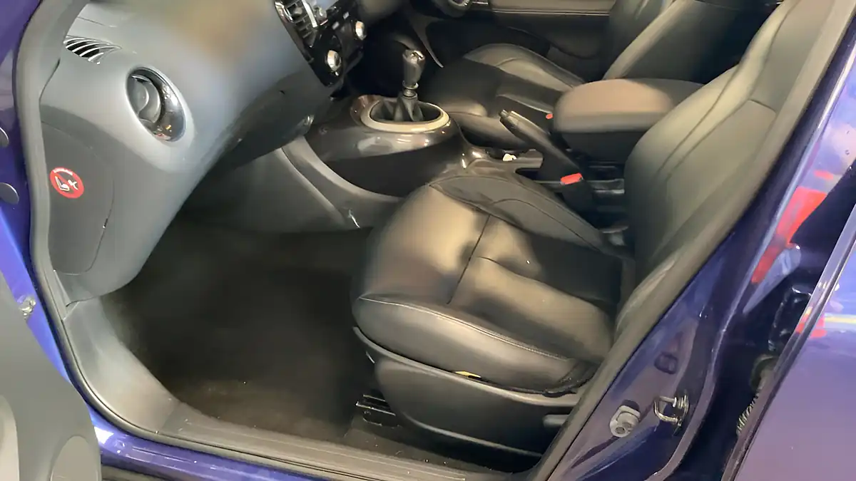 Used 2015 Nissan Juke Tekna Blue - Interior and Exterior details 8