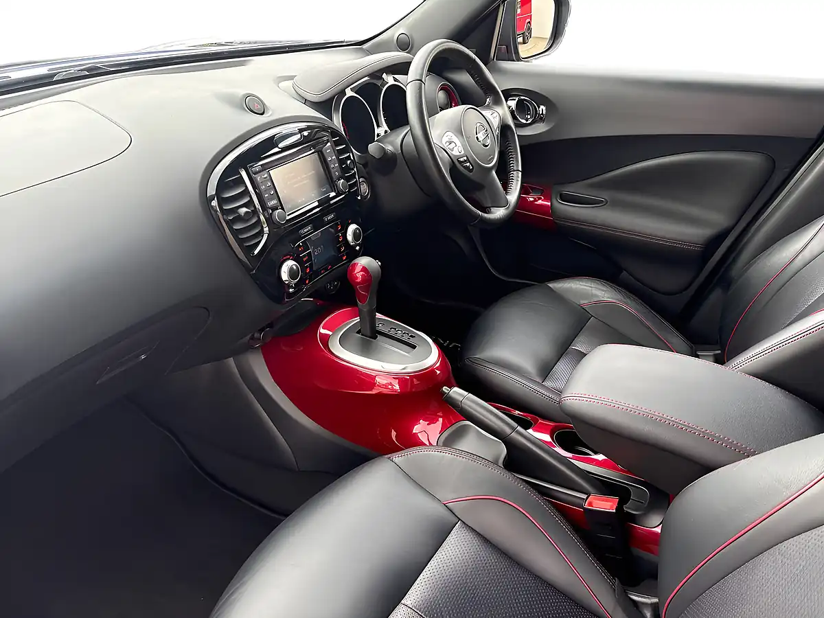 Used 2015 Nissan Juke Tekna Blue - Interior and Exterior details 11