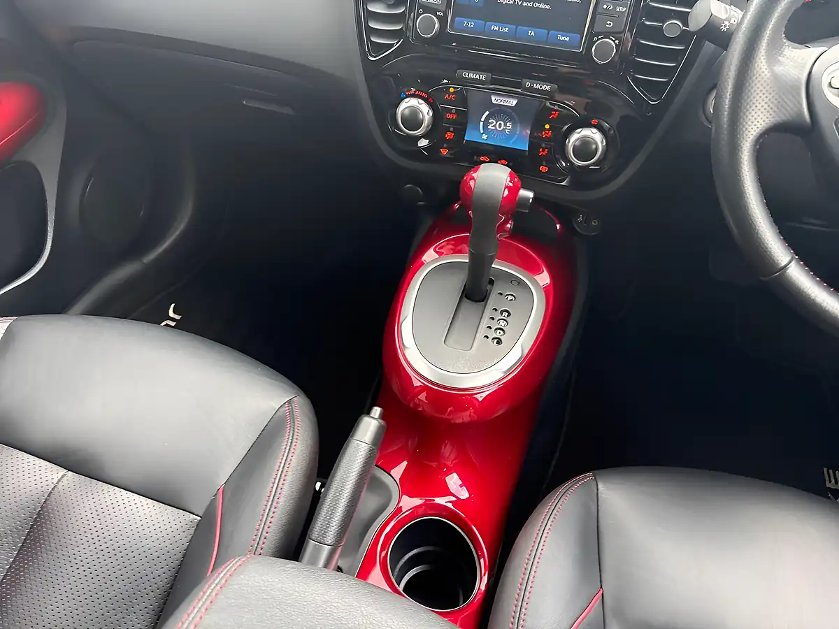 Used 2015 Nissan Juke Tekna Blue - Interior and Exterior details 12