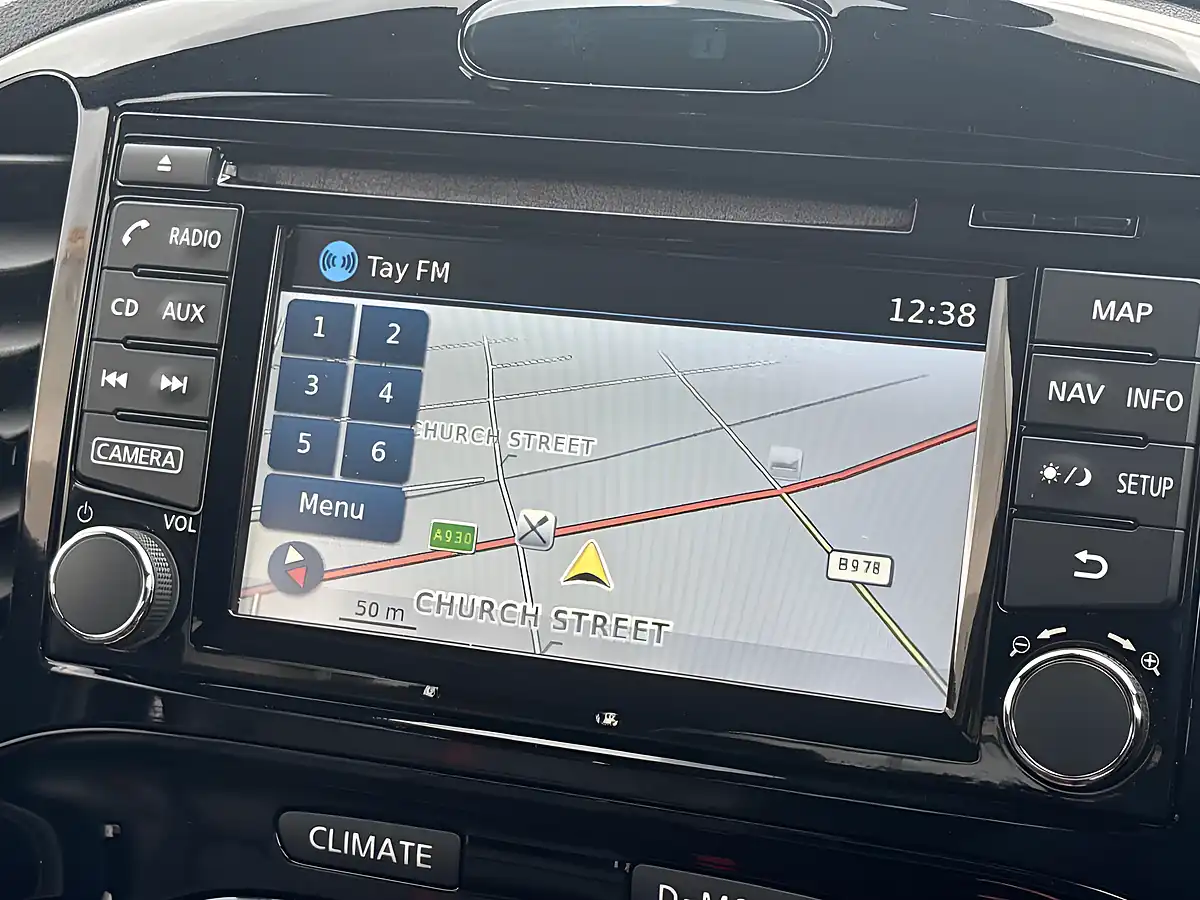 Used 2015 Nissan Juke Tekna Blue - Interior and Exterior details 16
