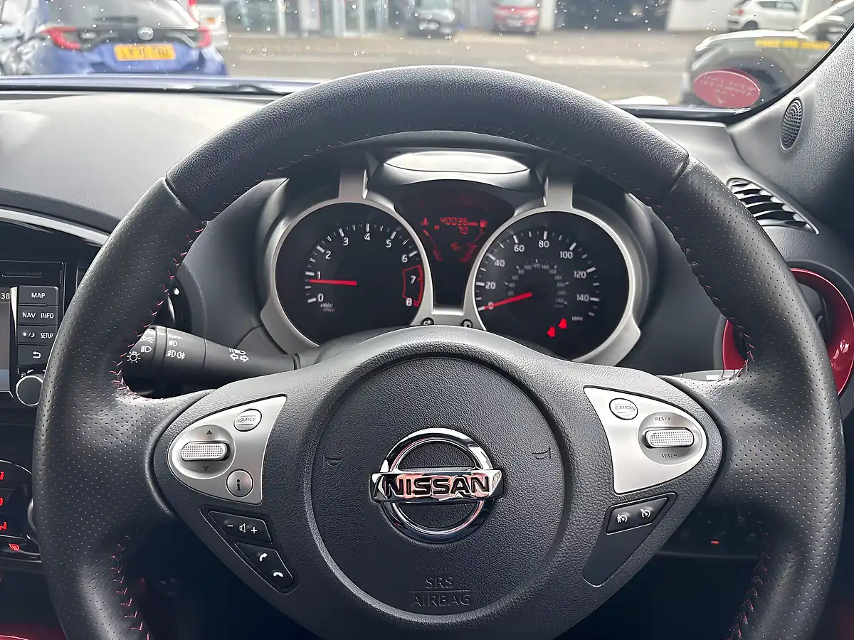 Used 2015 Nissan Juke Tekna Blue - Interior and Exterior details 19