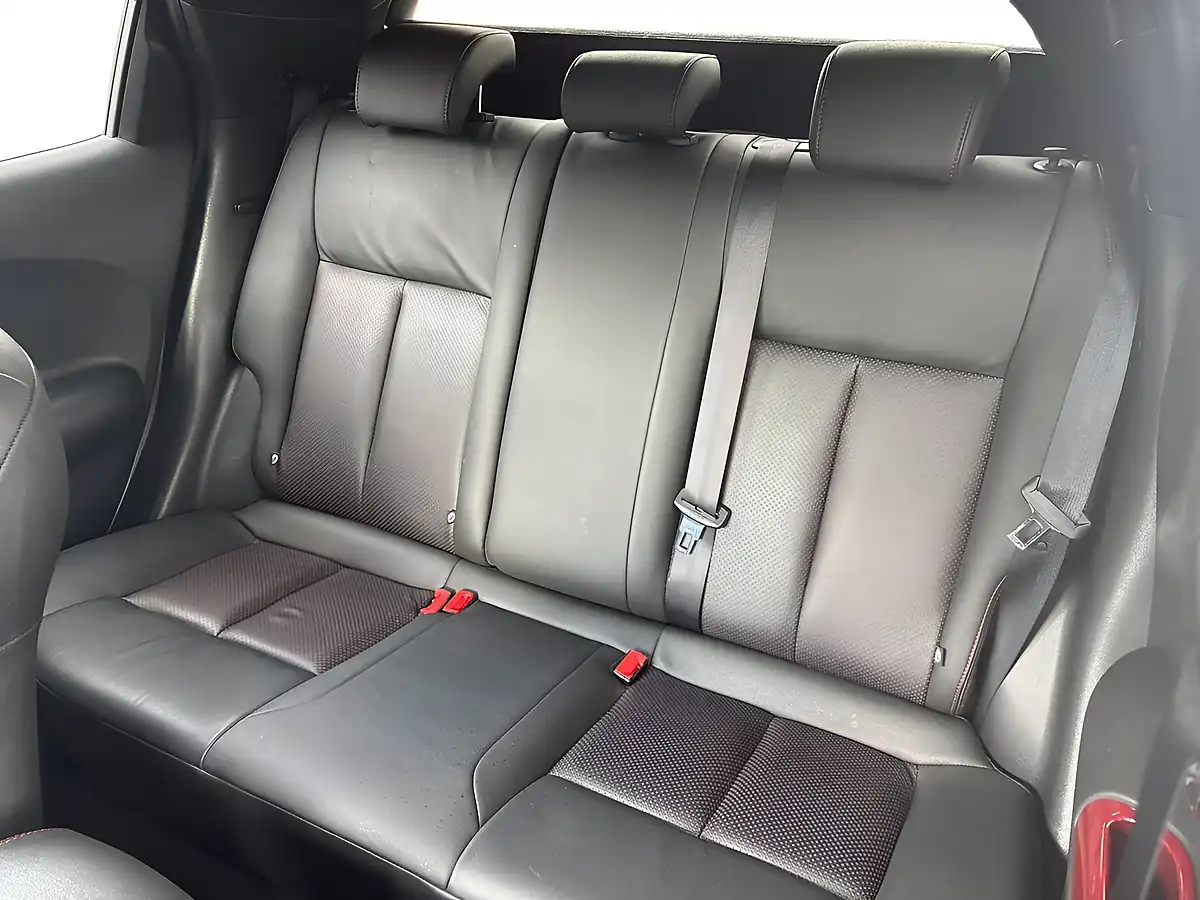 Used 2015 Nissan Juke Tekna Blue - Interior and Exterior details 20