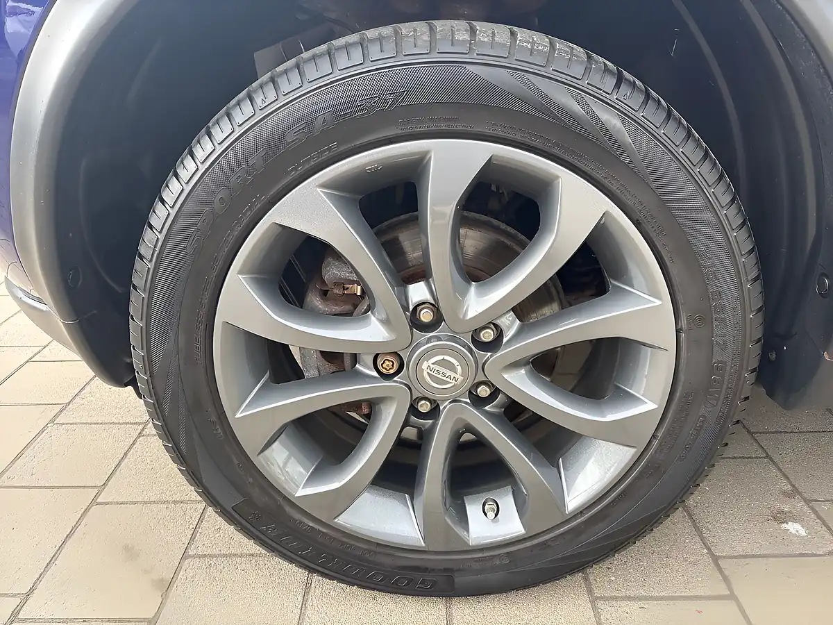 Used 2015 Nissan Juke Tekna Blue - Interior and Exterior details 7