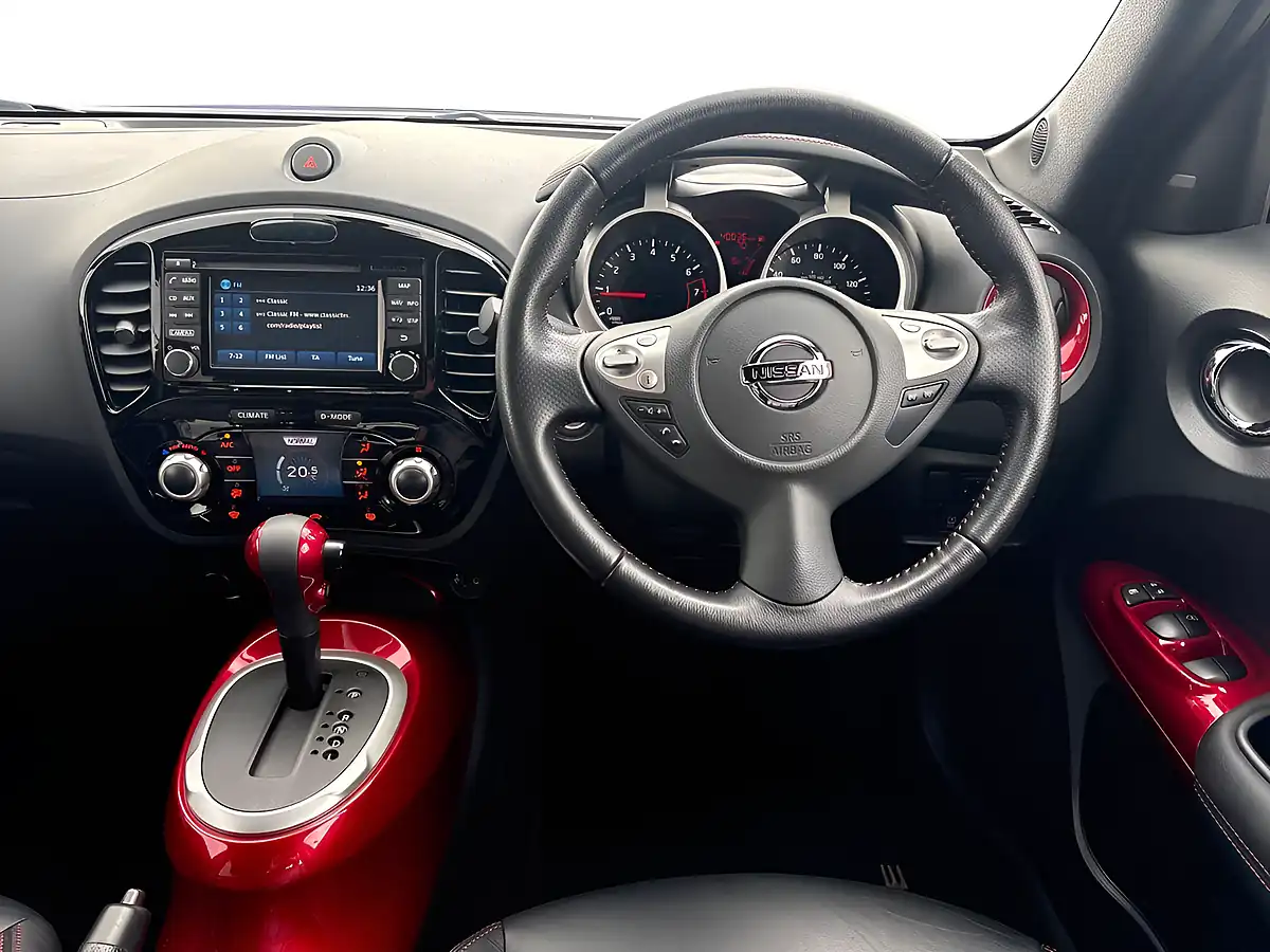 Used 2015 Nissan Juke Tekna Blue - Interior and Exterior details 9