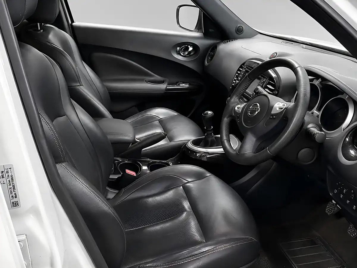 Used 2015 Nissan Juke Tekna Edition White - Interior and Exterior details 2