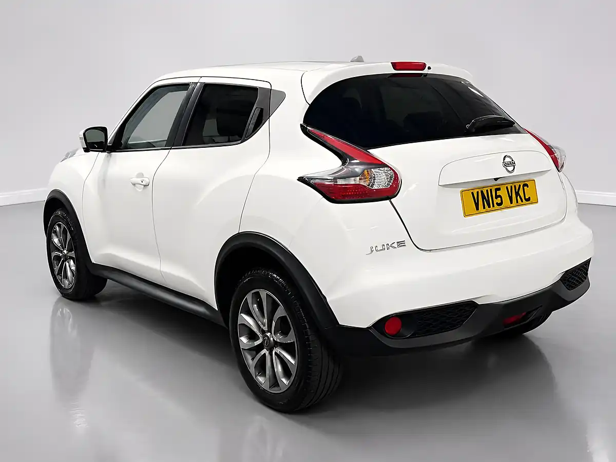 Used 2015 Nissan Juke Tekna Edition White - Interior and Exterior details 4