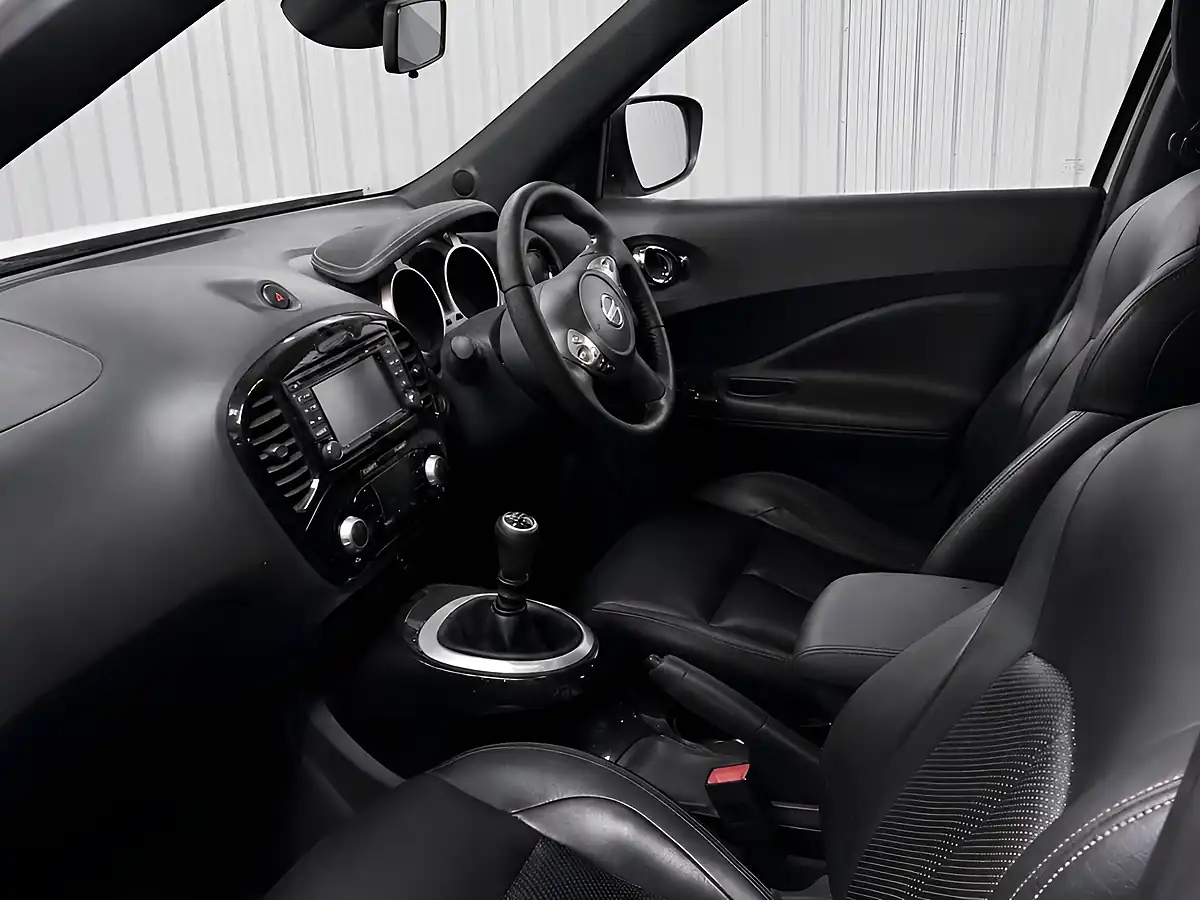 Used 2015 Nissan Juke Tekna Edition White - Interior and Exterior details 5