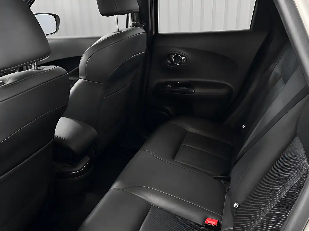 Used 2015 Nissan Juke Tekna Edition White - Interior and Exterior details 6