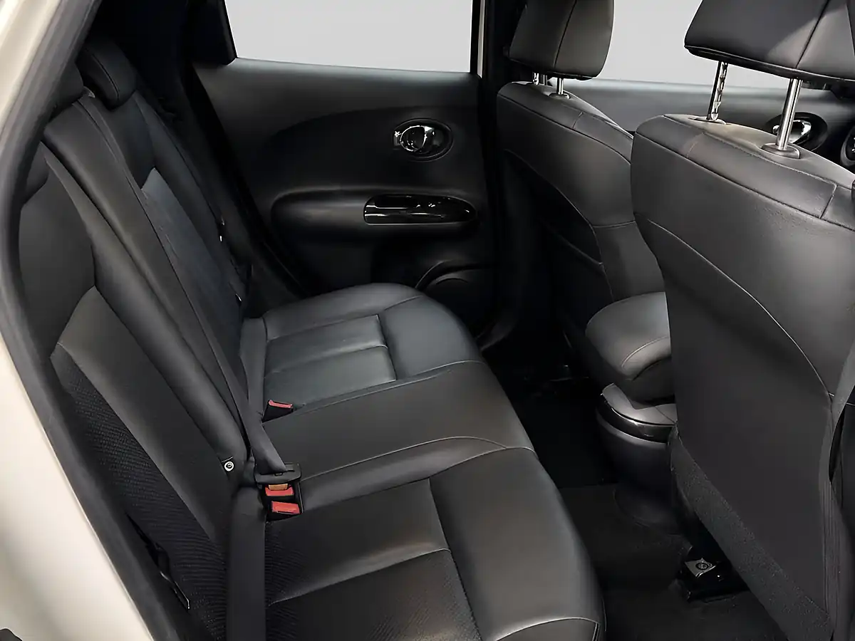 Used 2015 Nissan Juke Tekna Edition White - Interior and Exterior details 7