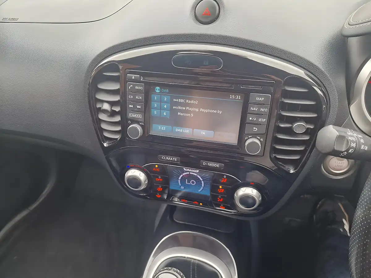 Used 2015 Nissan Juke Tekna Grey - Interior and Exterior details 11