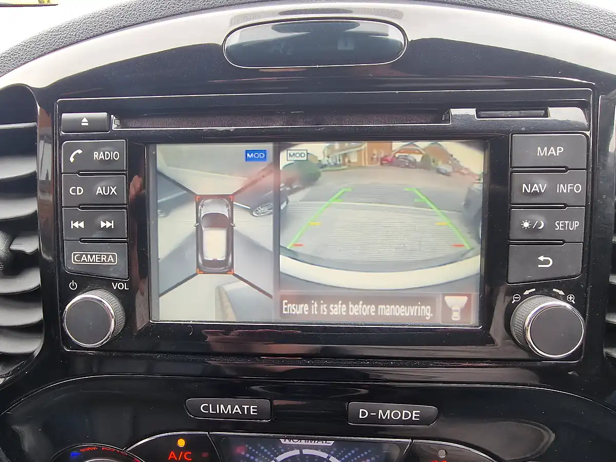 Used 2015 Nissan Juke Tekna Grey - Interior and Exterior details 12