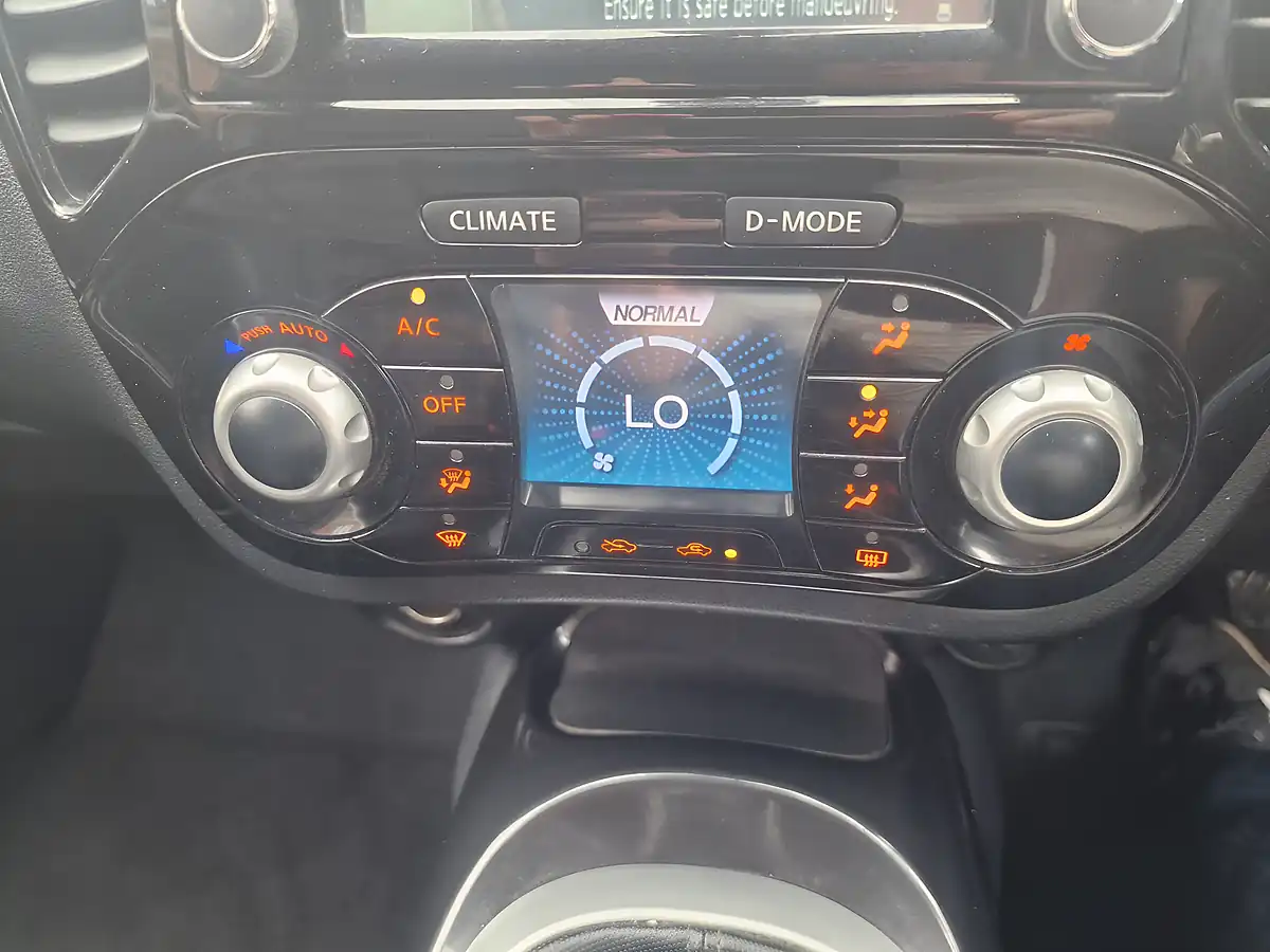 Used 2015 Nissan Juke Tekna Grey - Interior and Exterior details 13