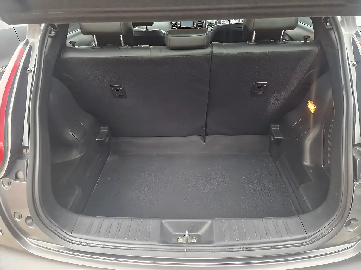 Used 2015 Nissan Juke Tekna Grey - Interior and Exterior details 16