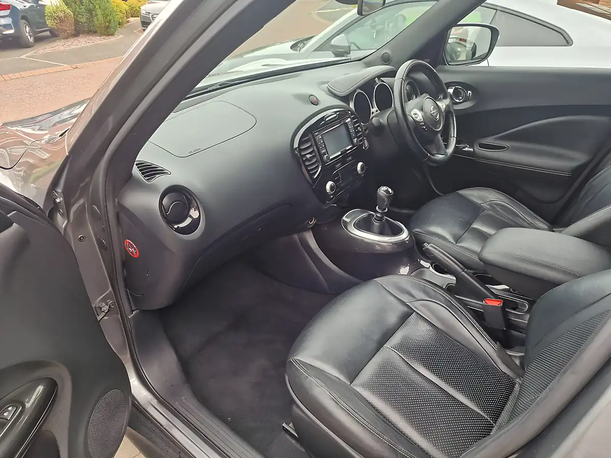 Used 2015 Nissan Juke Tekna Grey - Interior and Exterior details 17